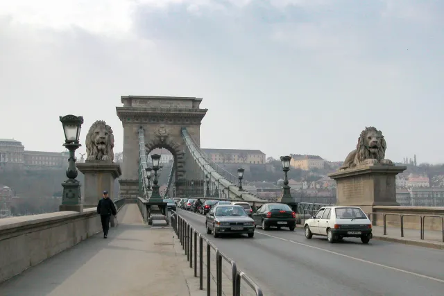 Die Kettenbrücke in Budapest an der Donau