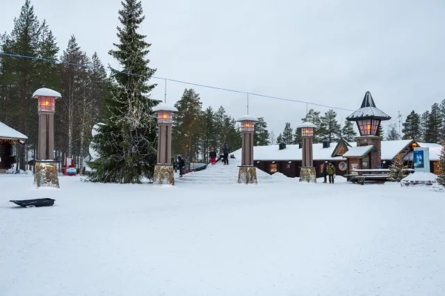 Das Dorf des Weihnachtsmanns am Polarkreis in Rovaniemi