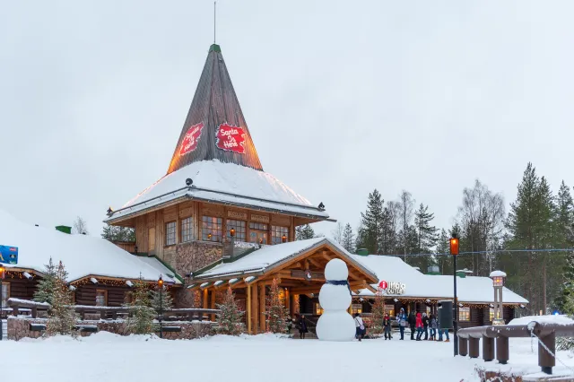 Das Dorf des Weihnachtsmanns am Polarkreis in Rovaniemi