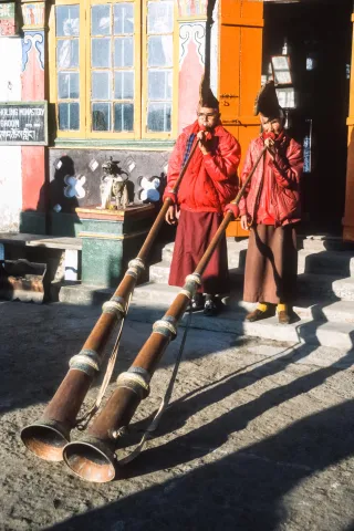 Mönche im Yiga Choeling Monastery in Darjeeling