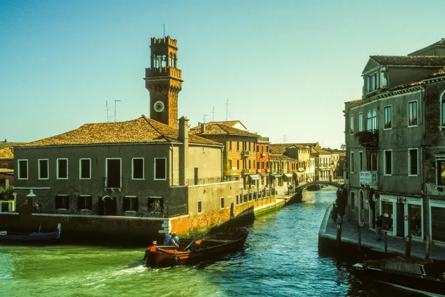 Canals, alleys and squares