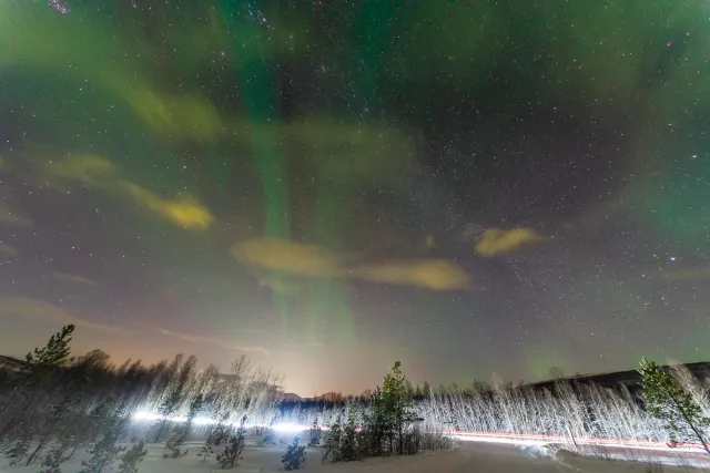 Polarlichter in den Lyngenfjorder Alpen am 70sten Breitengrad