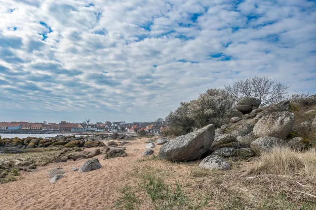 On narrow paths along the coast