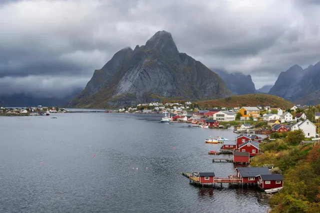 The town Reine