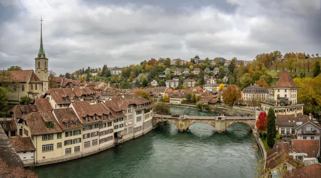 Die Untertorbrücke in Bern von der Nydeggbrücke aus fotografiert